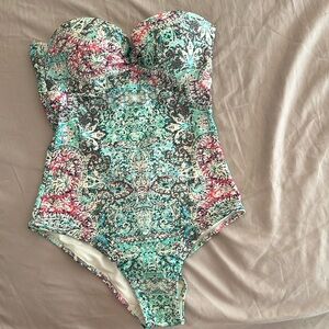 OYSHO STRAPLESS BATHING SUITS size S Like new Worn once